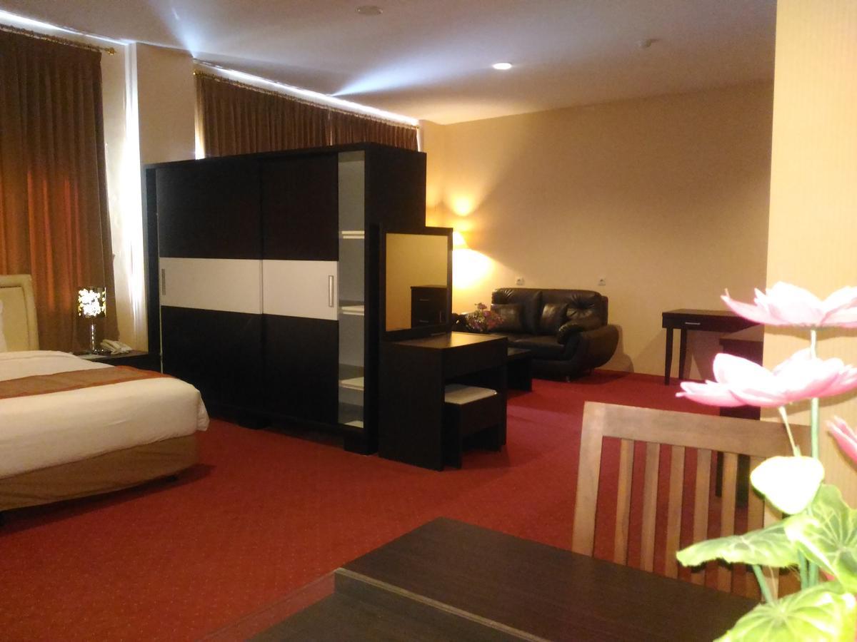 Grand Royal Taliwang Hotel Ngoại thất bức ảnh