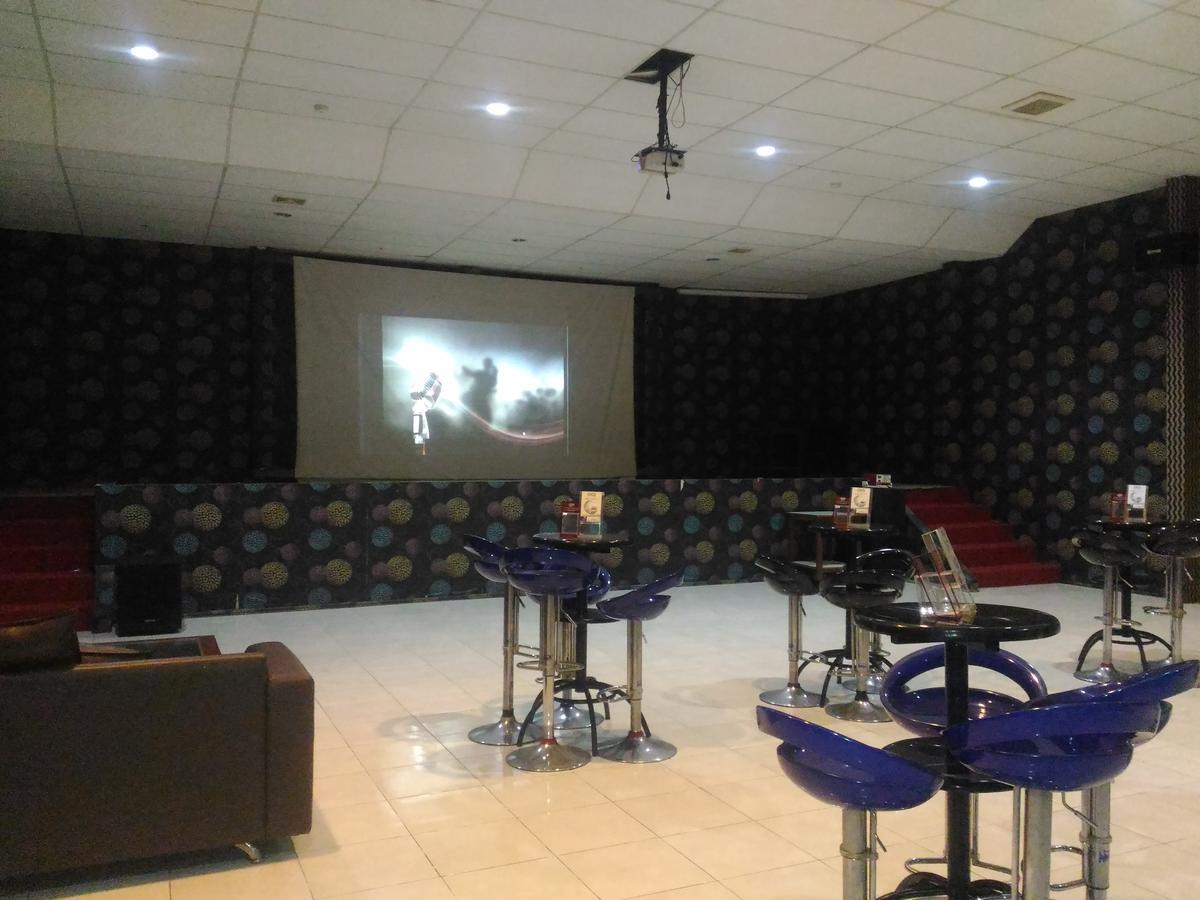 Grand Royal Taliwang Hotel Ngoại thất bức ảnh
